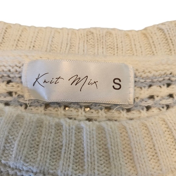 Womens Knit Sweater Top Small Winter White W Blue Stripes‎ Cap Sleeve Coastal - Picture 2 of 4